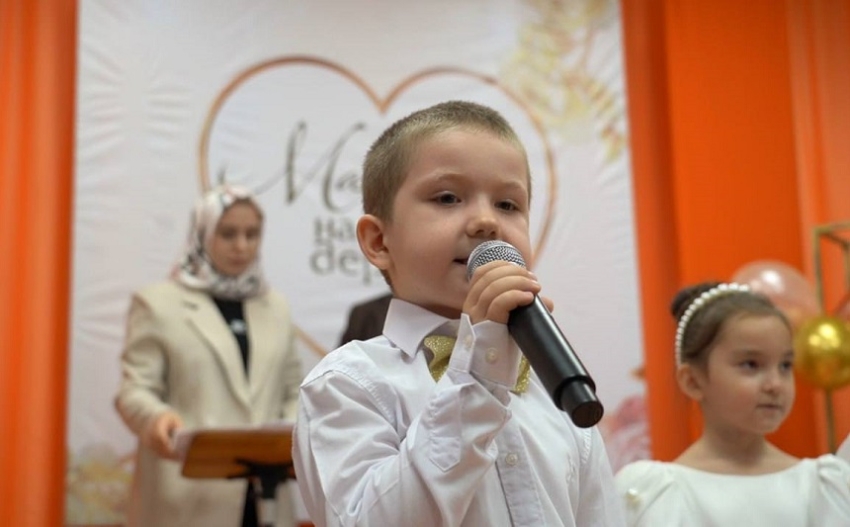 Поздравления с Днем матери прозвучали в детском саду Хасавюрта