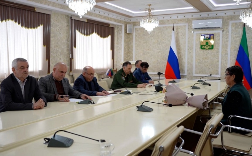 В Хасавюрте семье погибшего участника СВО Абдулмуслима Гаджиева передали орден Мужества